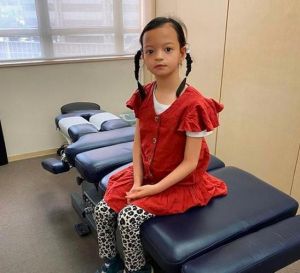 钟丽淇女儿Isabella抗病奇迹 从轮椅到运动会，爱成就康复之路