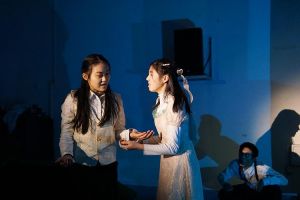 钟丽淇48岁庆生，七魔女姐妹团聚会温馨感人