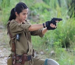 《深潜》收视率逆袭 抗日神剧在低端市场受捧