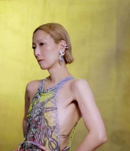 杭州时装秀造型争议 明星造型引热议