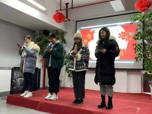 李丽莎顾欣怡私房照曝光，尺度引发热议！