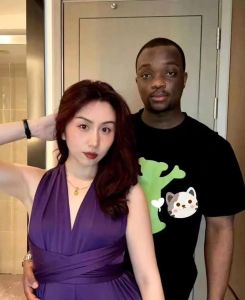 有黑人主人的纹身的等级 解码铁窗背后的加密艺术